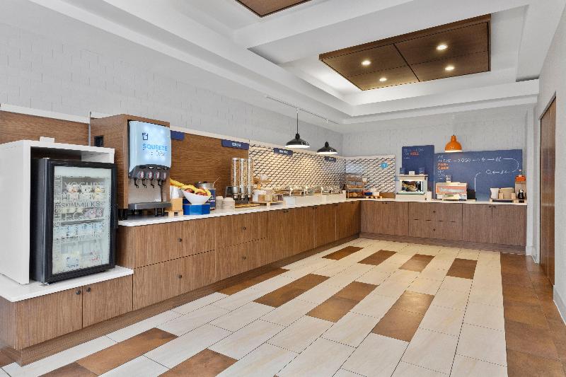 Holiday Inn Express & Suites West Coxsackie image