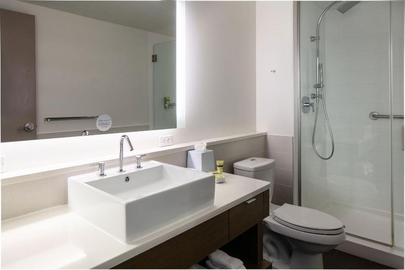 Element Omaha Midtown Crossing image