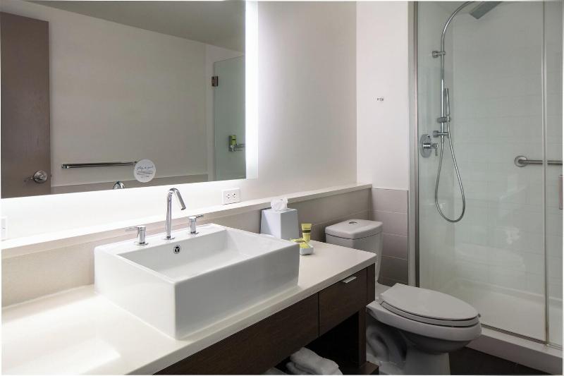 Element Omaha Midtown Crossing image