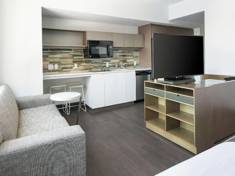 Element Omaha Midtown Crossing image