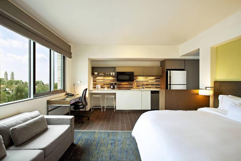 Element Omaha Midtown Crossing image