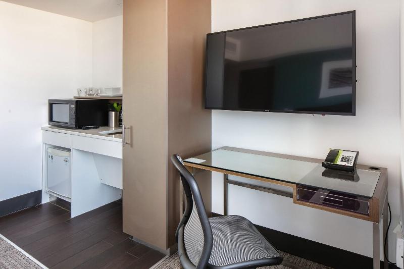 Element Omaha Midtown Crossing image