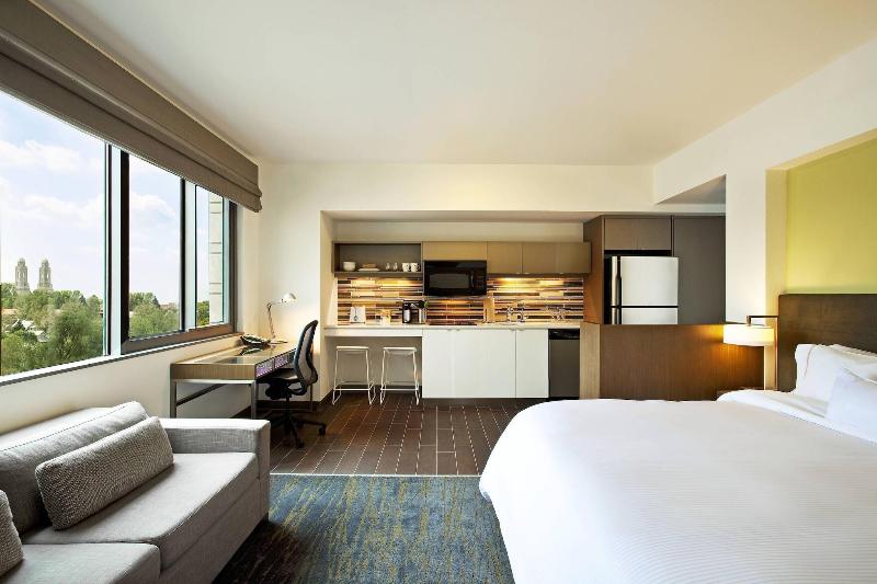Element Omaha Midtown Crossing image