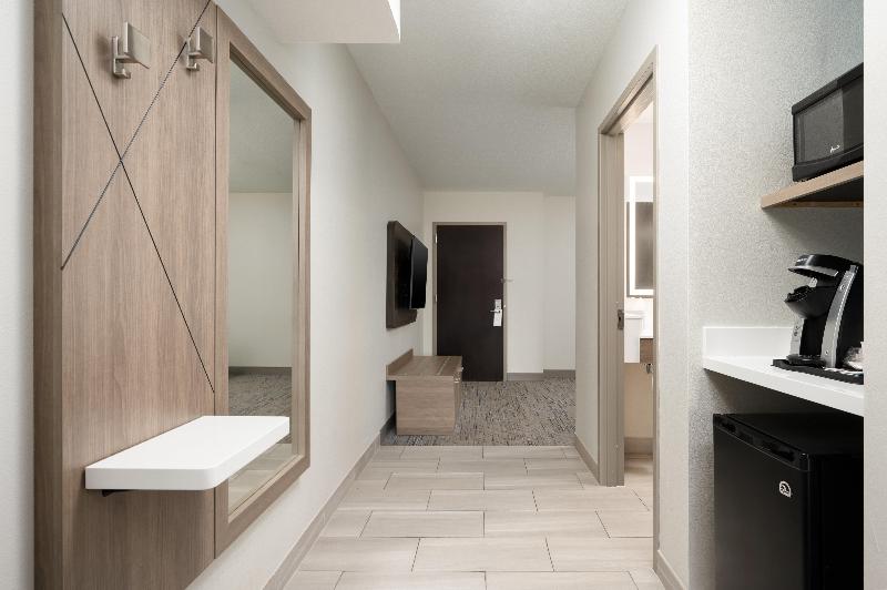 Holiday Inn Express Hotel & Suites Newport South image