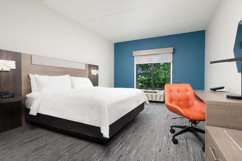 Holiday Inn Express Hotel & Suites Newport South image