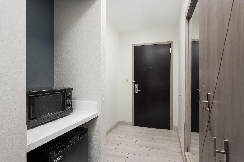 Holiday Inn Express Hotel & Suites Newport South image