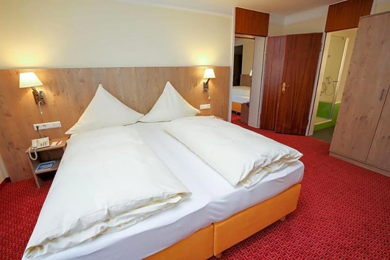 Stadt-gut-Hotel Hirsch image