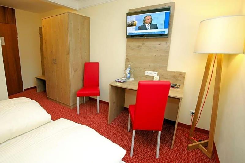 Stadt-gut-Hotel Hirsch image