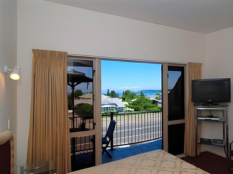 Chantillys Motor Lodge image