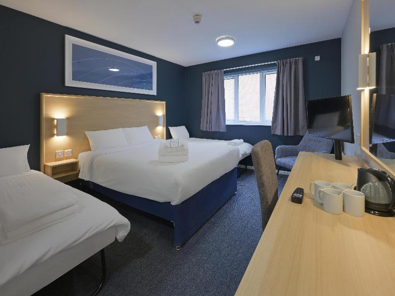 Travelodge Newbury Tot Hill image