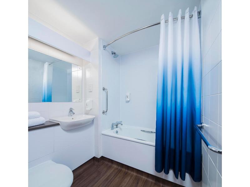 Travelodge Newbury Tot Hill image