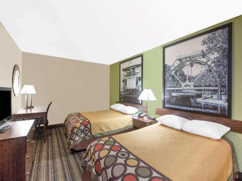 Super 8 By Wyndham Natchitoches image