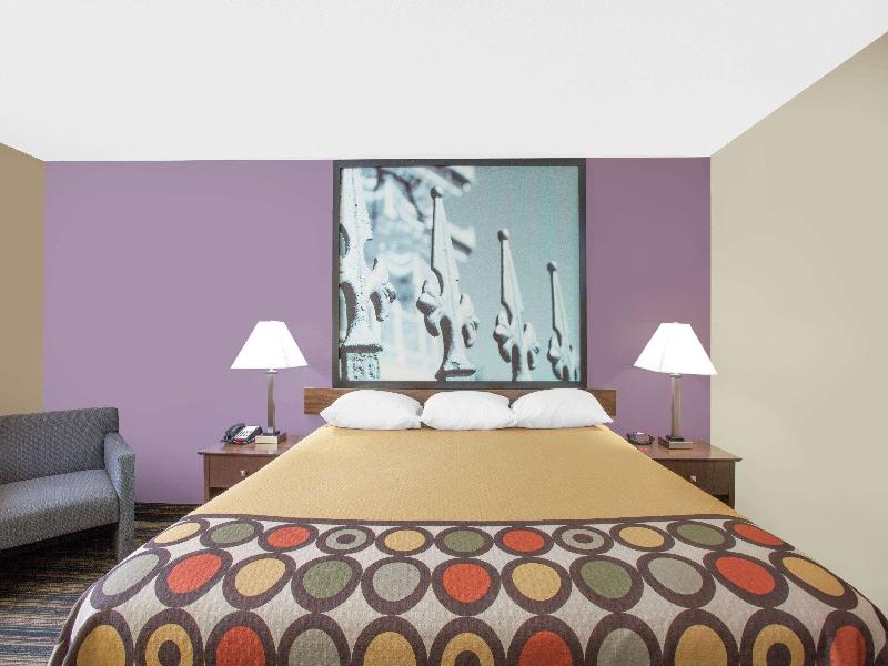 Super 8 By Wyndham Natchitoches image