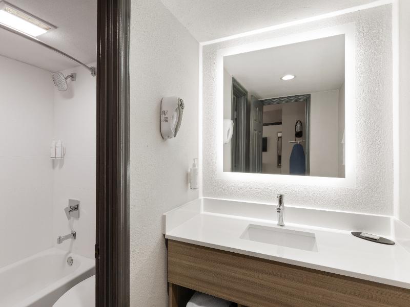 La Quinta Inn by Wyndham Nashville South image