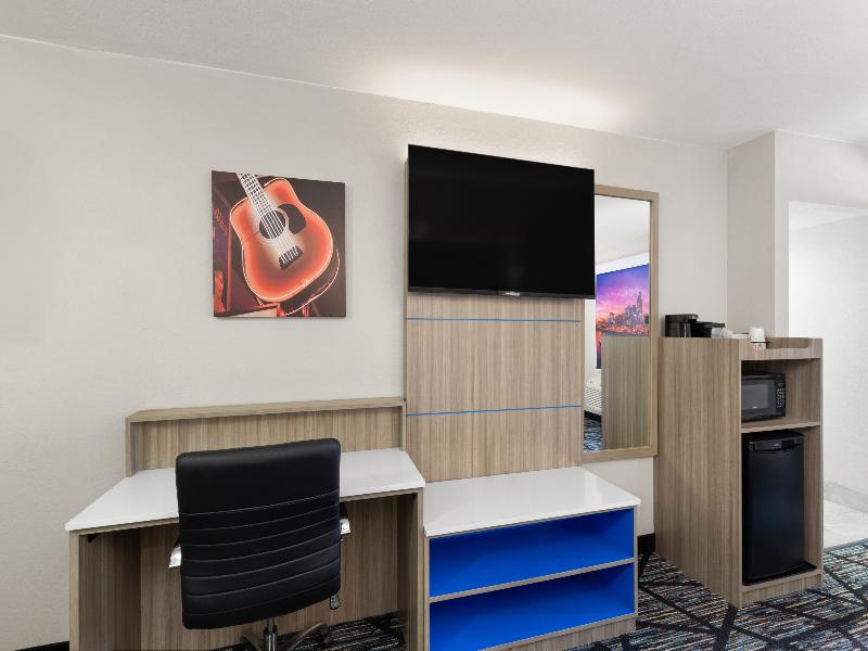 La Quinta Inn by Wyndham Nashville South image