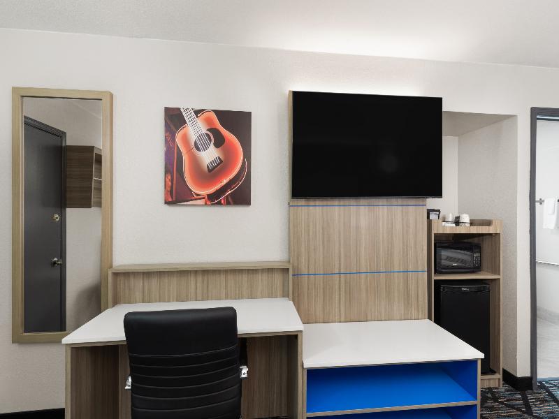La Quinta Inn by Wyndham Nashville South image