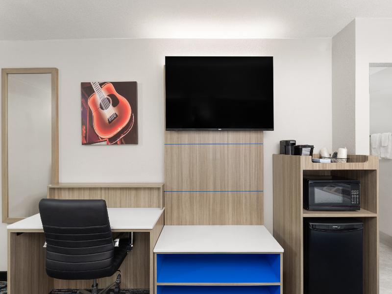 La Quinta Inn by Wyndham Nashville South image