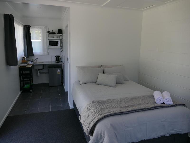 Bay Beauty Motel image