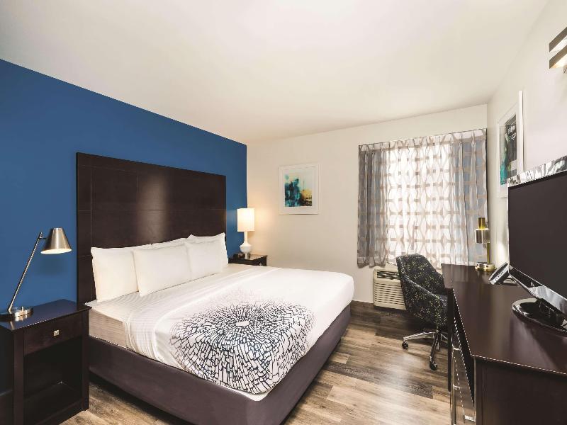 La Quinta Inn &Suites by Wyndham Brooklyn Downtown image