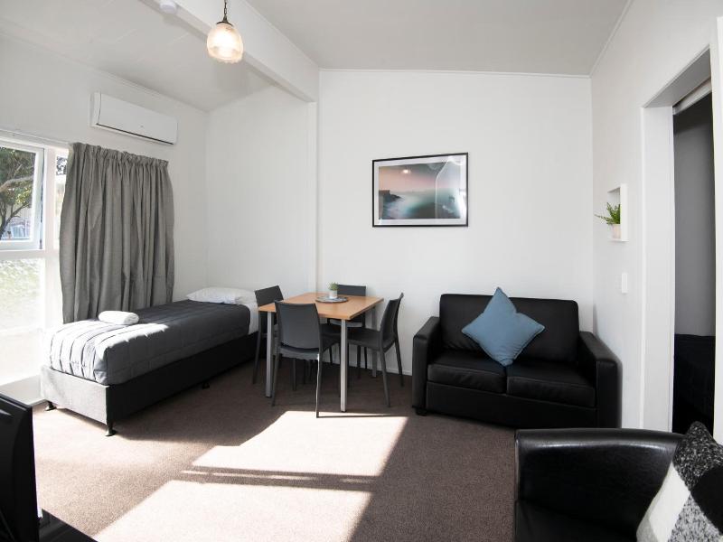 Spanish Lady Motel image