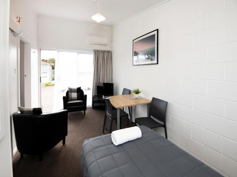 Spanish Lady Motel image