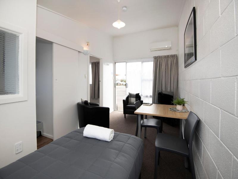 Spanish Lady Motel image