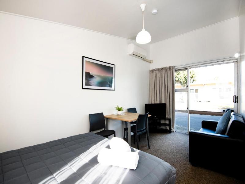 Spanish Lady Motel image