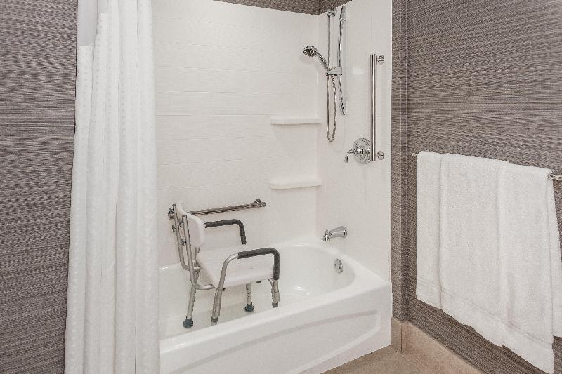 Holiday Inn Express & Suites Long Island-East End image