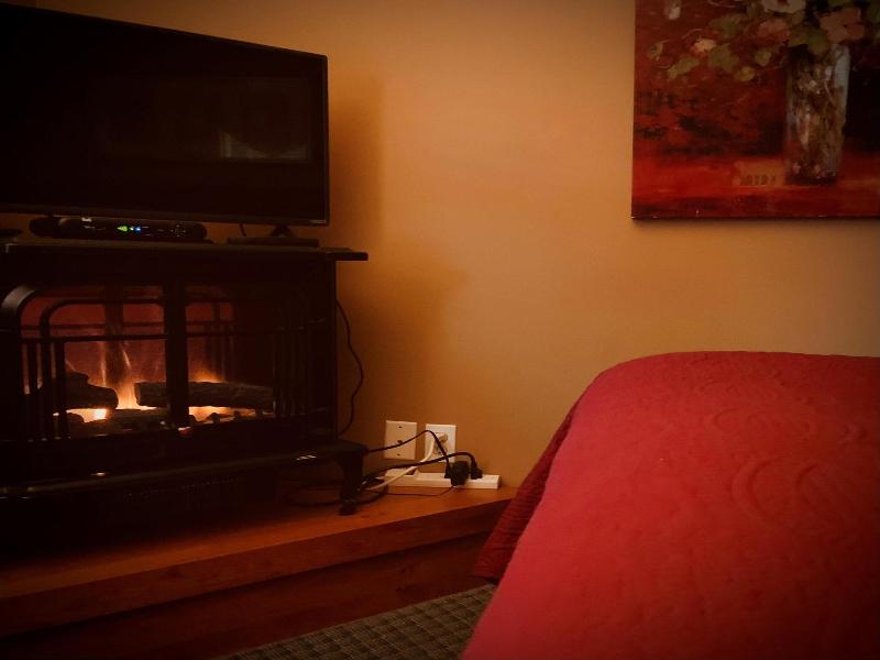 Weatherpine Inn image