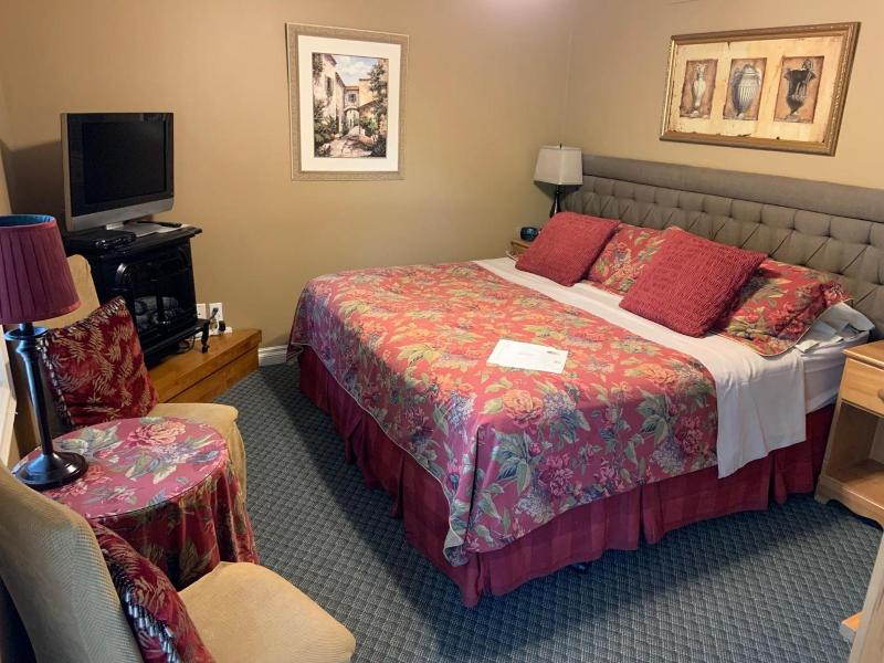 Weatherpine Inn image