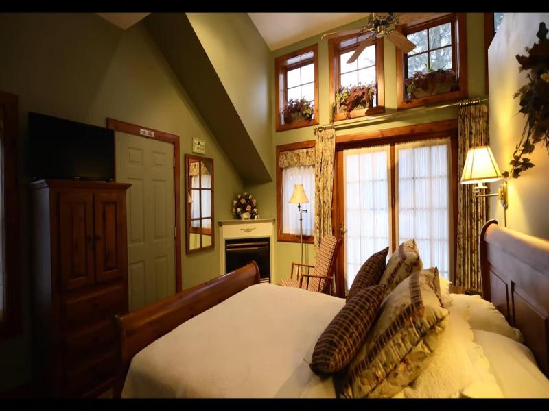 Weatherpine Inn image