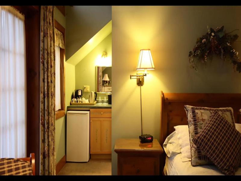 Weatherpine Inn image
