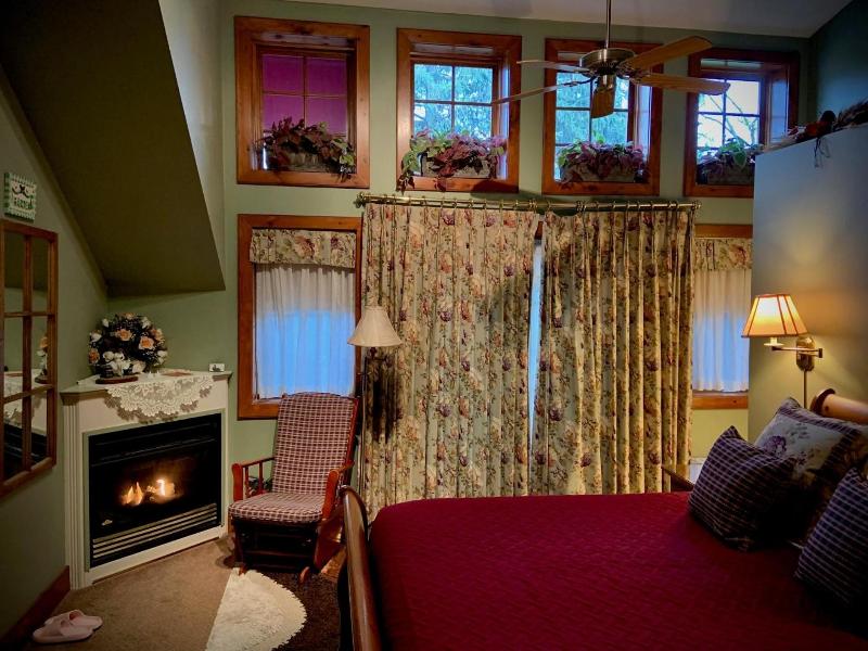 Weatherpine Inn image