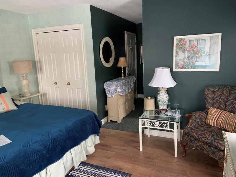 Weatherpine Inn image