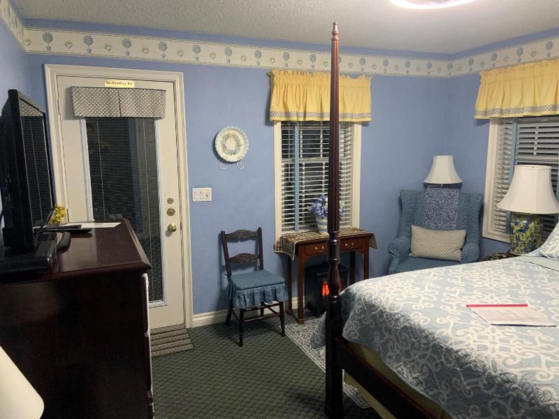 Weatherpine Inn image