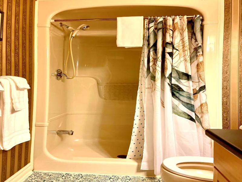 Weatherpine Inn image