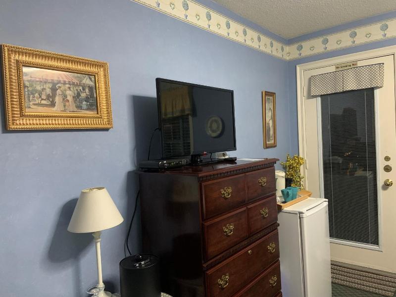 Weatherpine Inn image