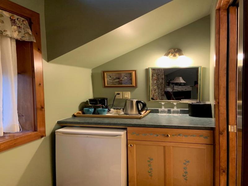 Weatherpine Inn image