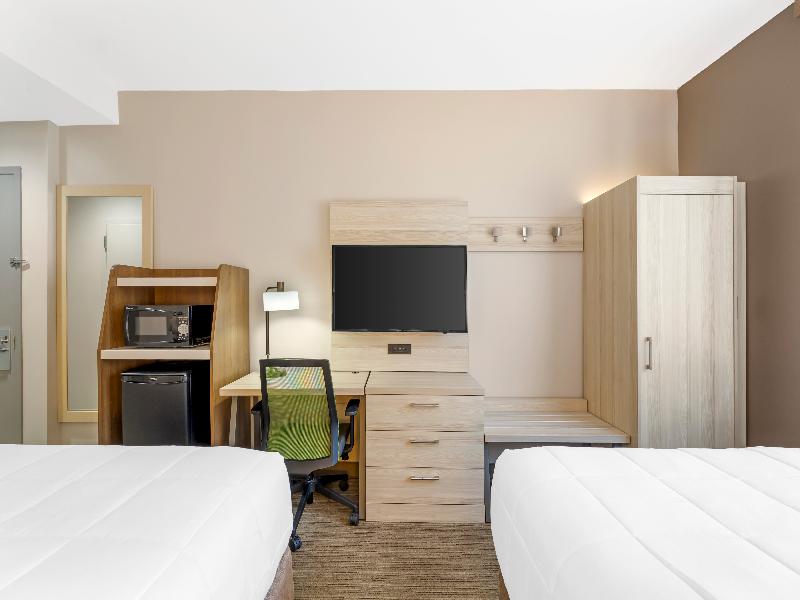 Country Inn & Suites by Radisson Staten Island image