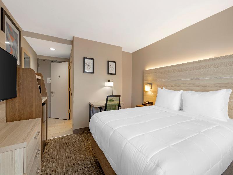 Country Inn & Suites by Radisson Staten Island image