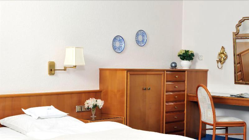Sternhagen image