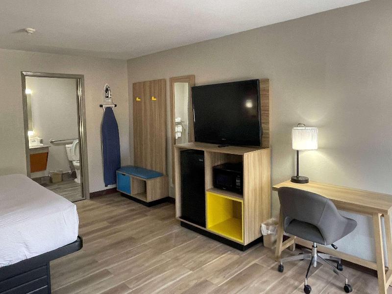 Days Inn By Wyndham New Braunfels image