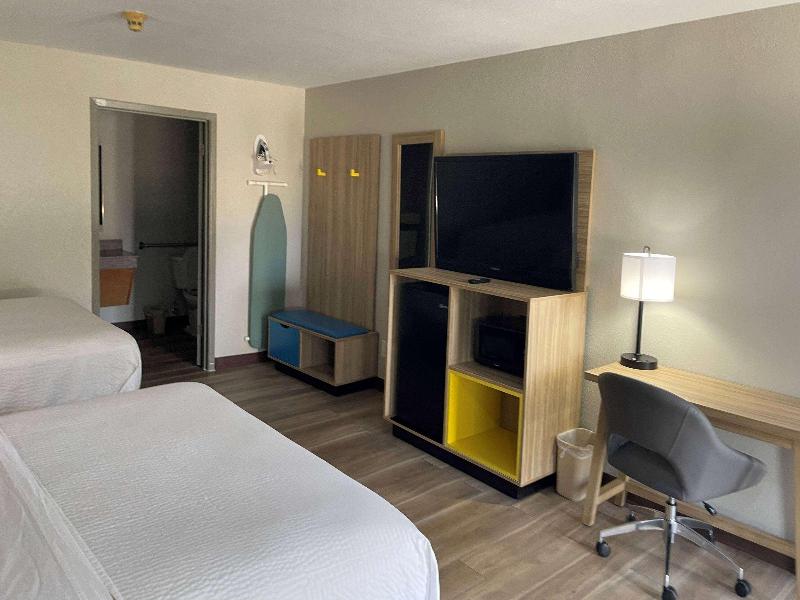 Days Inn By Wyndham New Braunfels image