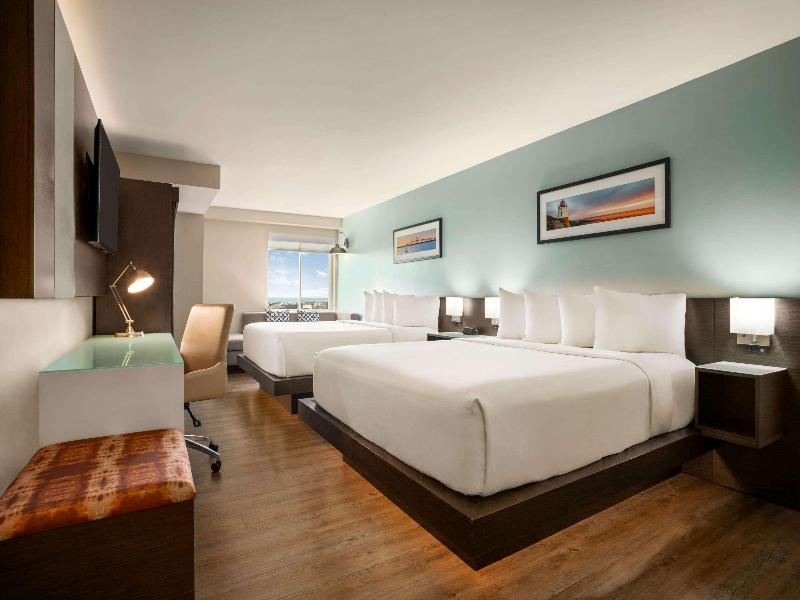Wyndham Newport Hotel image