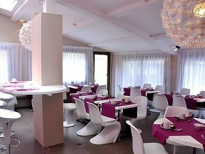 Hotel Servotel Castagniers image