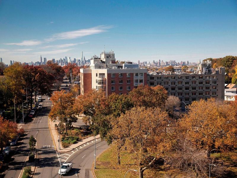 New York Laguardia Airport Marriott image