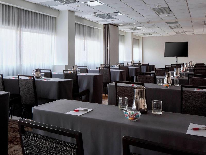 New York Laguardia Airport Marriott image