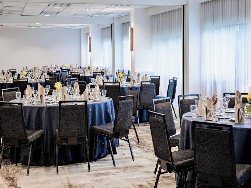 New York Laguardia Airport Marriott image