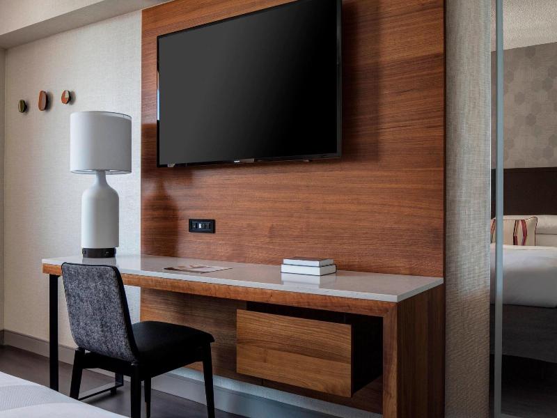 New York Laguardia Airport Marriott image