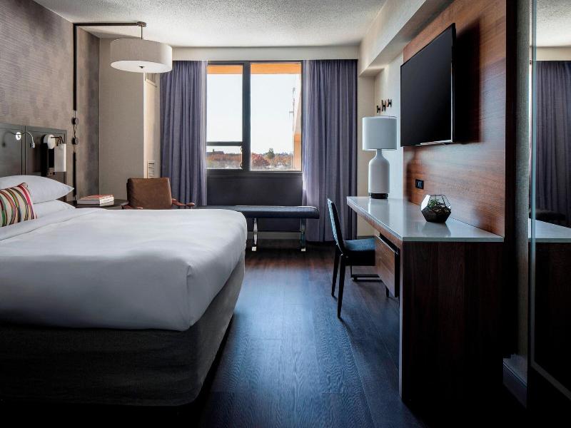 New York Laguardia Airport Marriott image